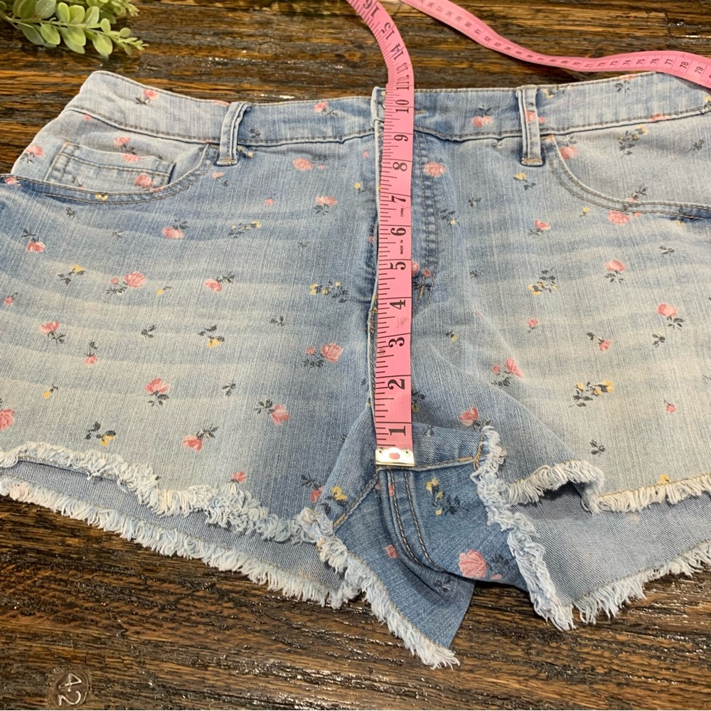 Cheeky High Waist Blue Jean Shorts Spandex Floral Cute 18 Frayed Wild Fable - Picture 12 of 15